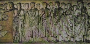 Storia dell'arte dalla Preistoria al Romanico: Rilievo con Augusto, i componenti la sua famiglia, littori e sacerdoti. Ara Pacis